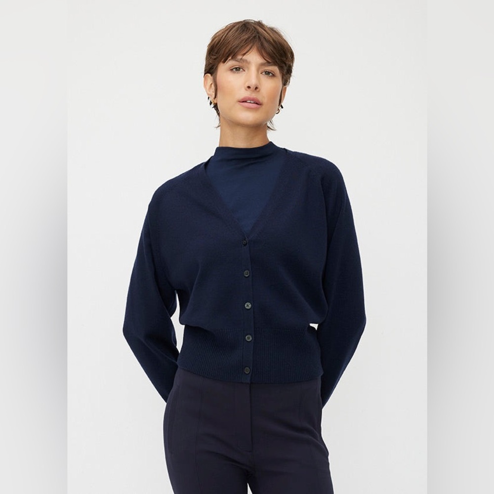 KIT AND ACE - Transition Merino V Neck Cardigan Dark Navy. Size Small